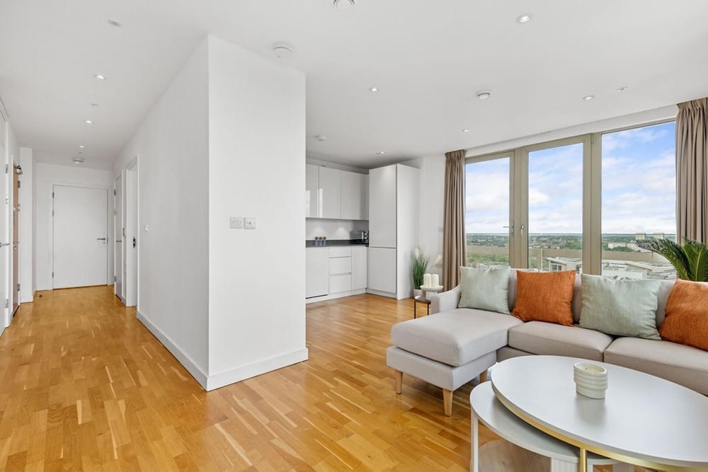 East Village Luxury Apartment - London