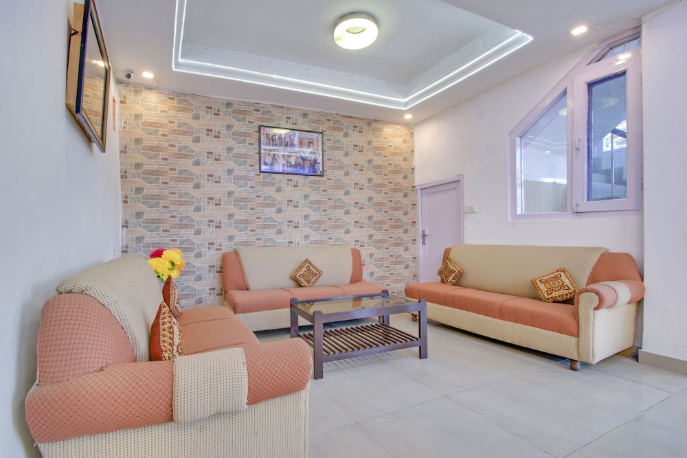 Capital O 11741 Hotel Nest