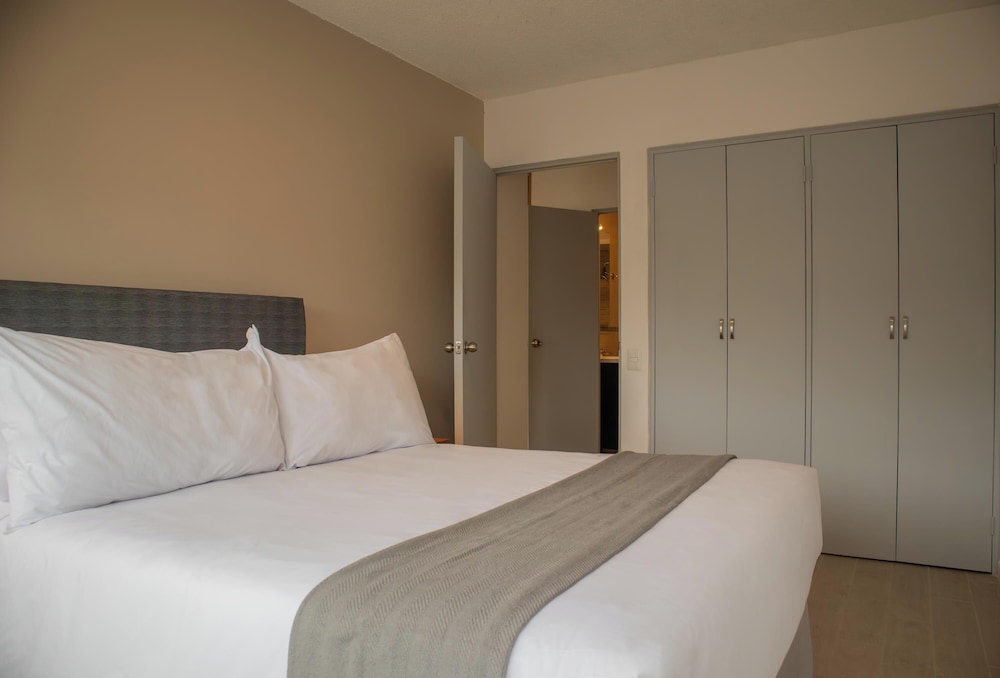 Striking 1BR in Miraflores