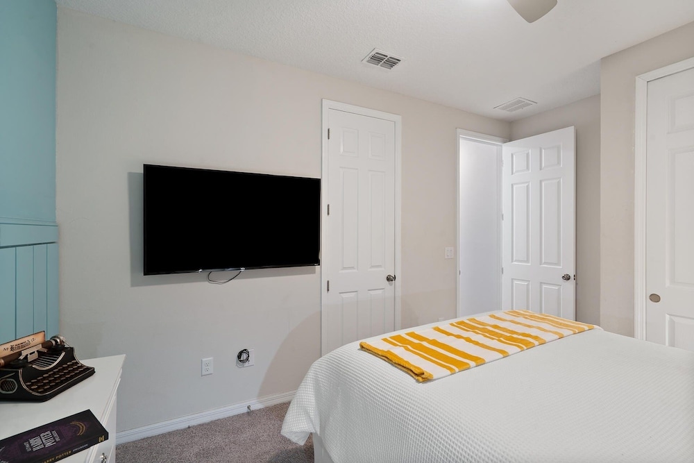 Solara Resort 6 Bedroom Private Pool + Spa Home 6 Home