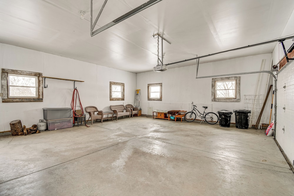 The Gathering Place: Rushville Home w/ Hot Tub
