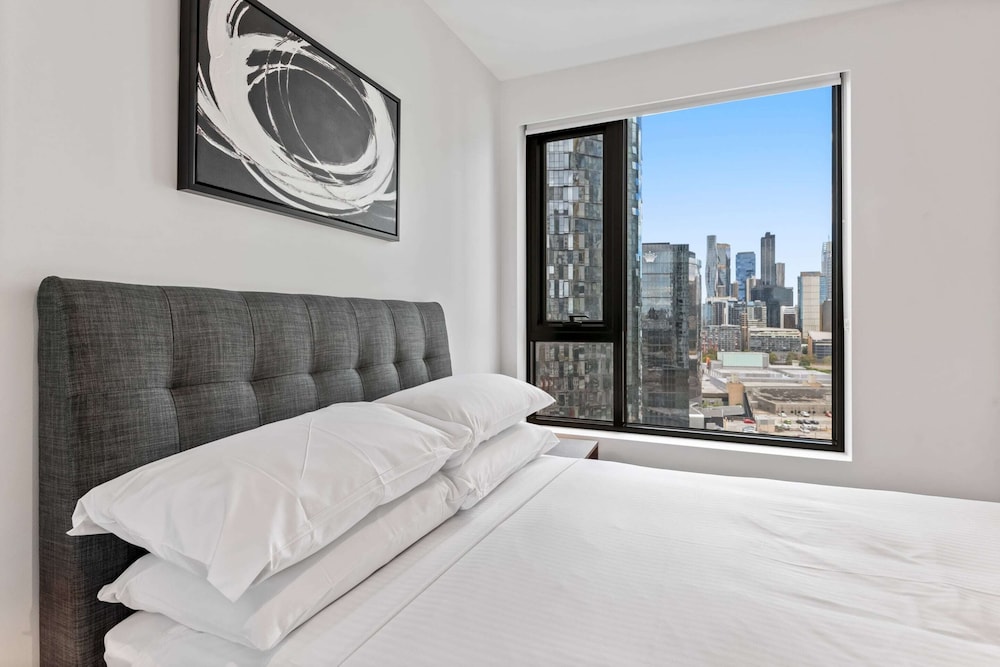 2-bed Inner-city Pad With Pool,