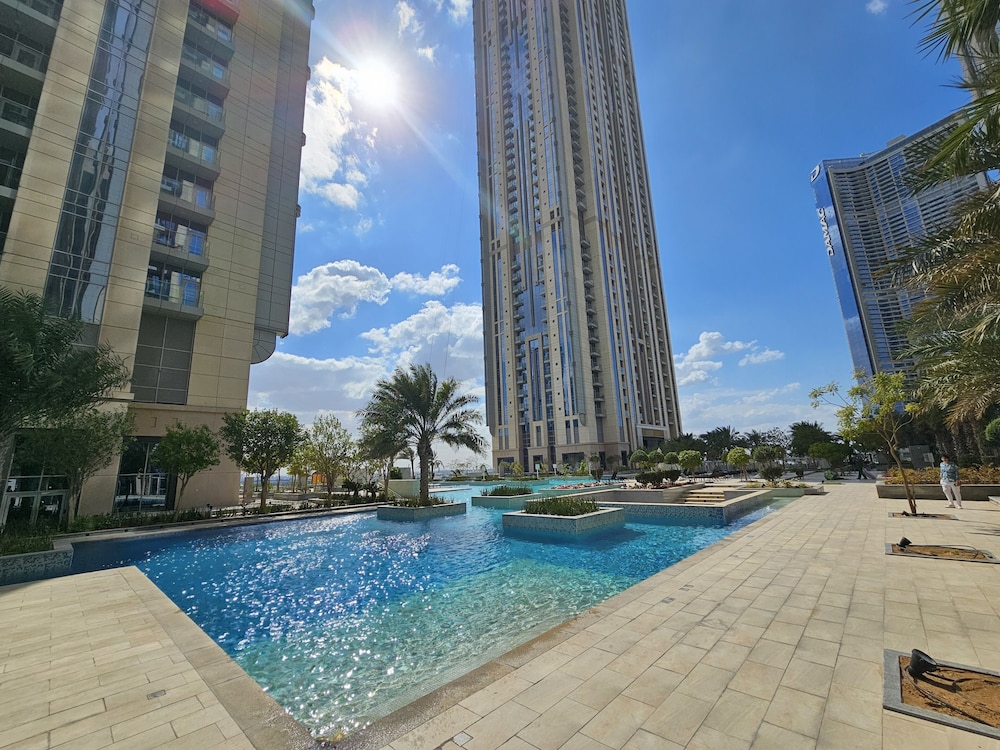 WelHome - 3BR Apt Located Directly on the Dubai Water Canal — recepcion & lobby