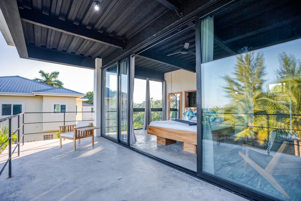 Balam Beach Villa - Modern 4bed Oceanfront w Pool