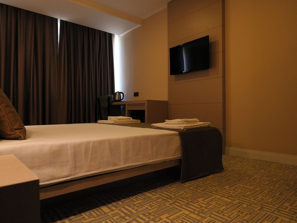 Bonnie City Hotel - Image 51