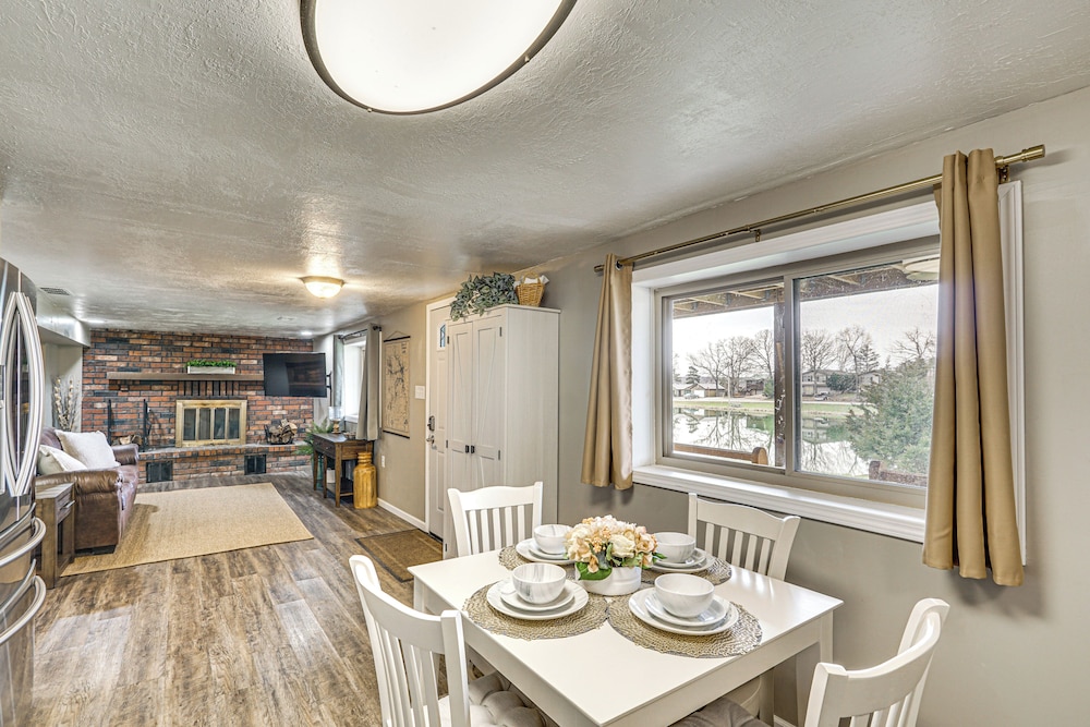 Truman Lake Retreat: Large Deck & On-site Fishing!