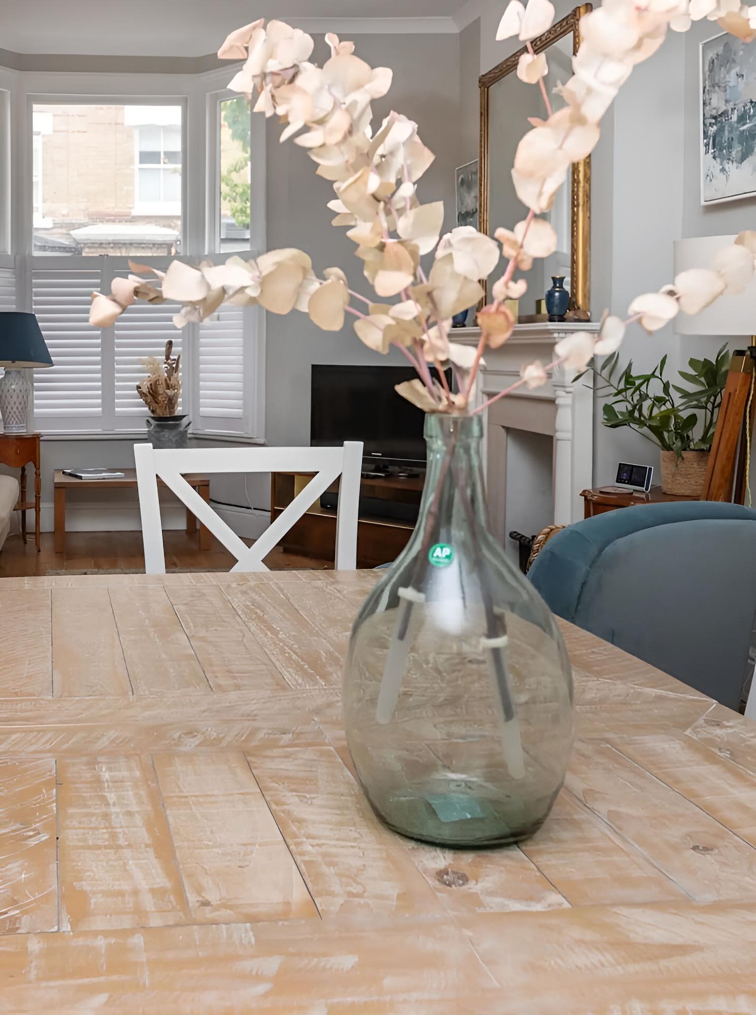 Vibrant 1BD Home With Outdoor Patio - Hammersmith!