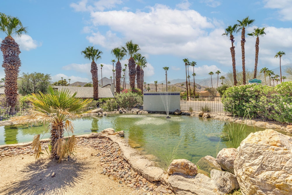 Resort-style Palm Springs Townhome w/ Pool Access