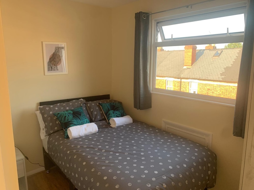 Reading 3 Bedroom apartment view 5