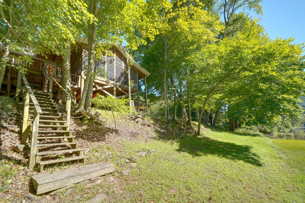 Riverfront West Virginia Cabin w/ Screened-in Deck view 5