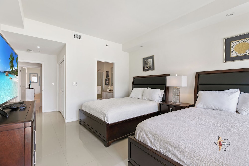 Bahia Mar-Solare Beachfront & Two Pools
