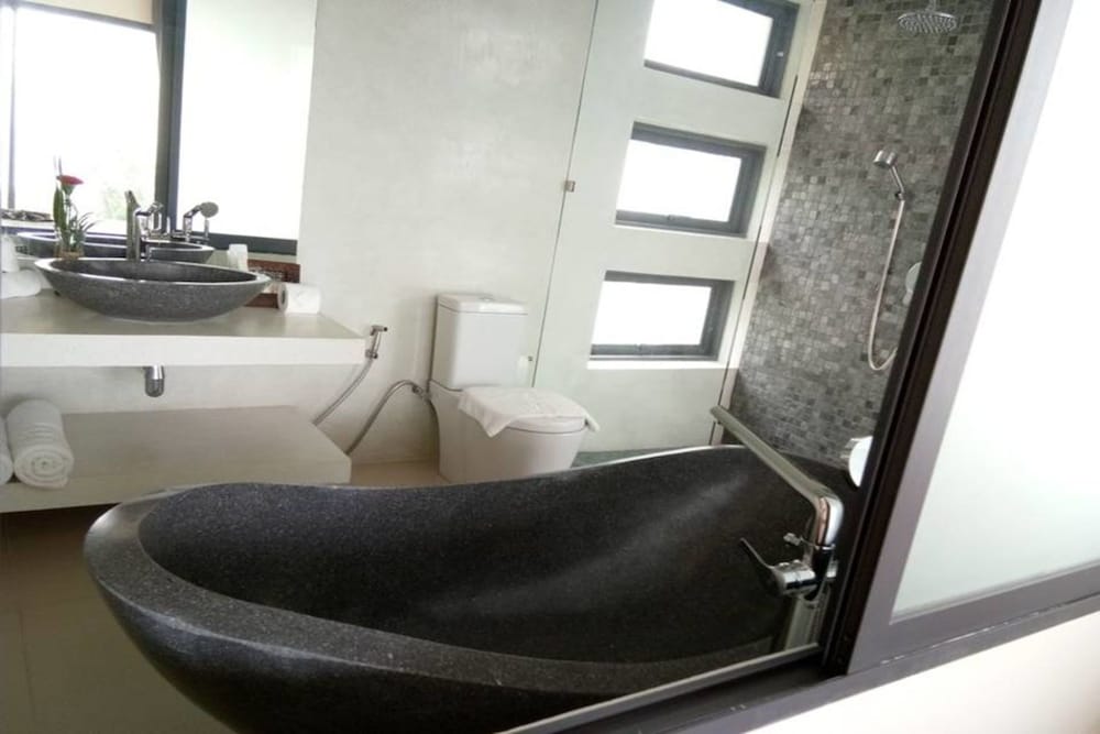 6 BR Luxury Seaview Villa Bang Po -Asi
