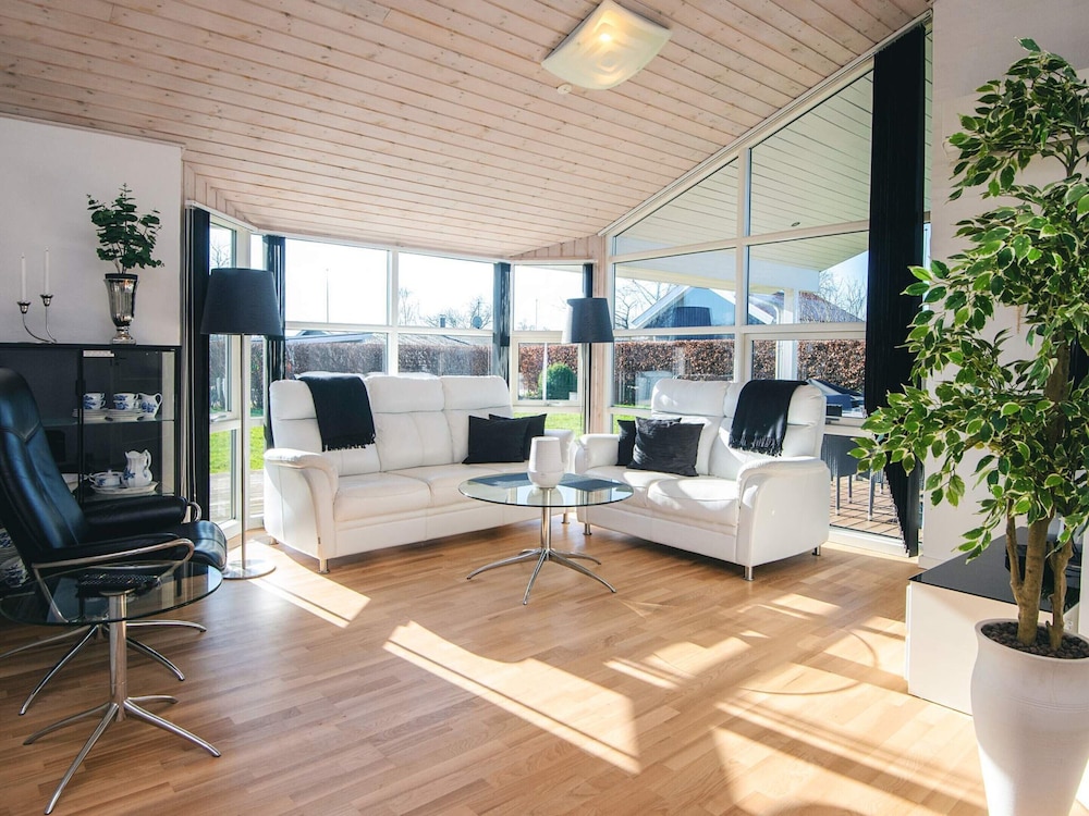 4 Star Holiday Home in Ronde