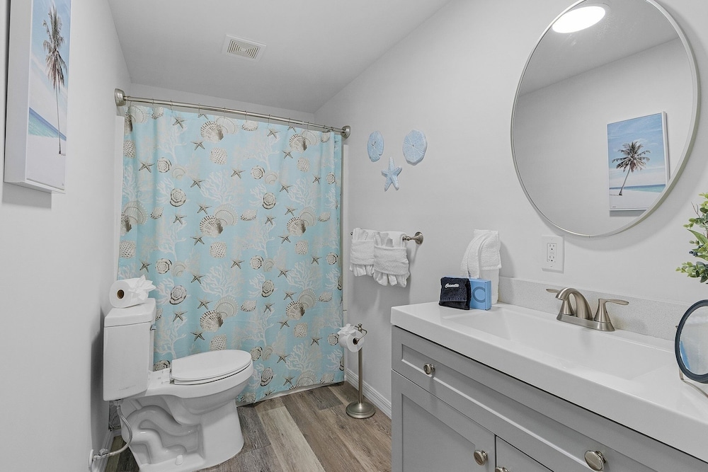 815 Third Street Escape: 2bd Cottage, Close To Restaurants! 2 Bedroom Home