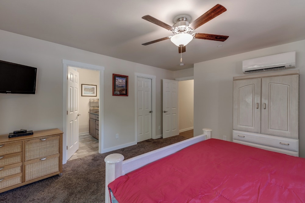 A Re-styled Single Story, 3-bedroom, 2-bath Ranch Style Cabin at Silver Lake