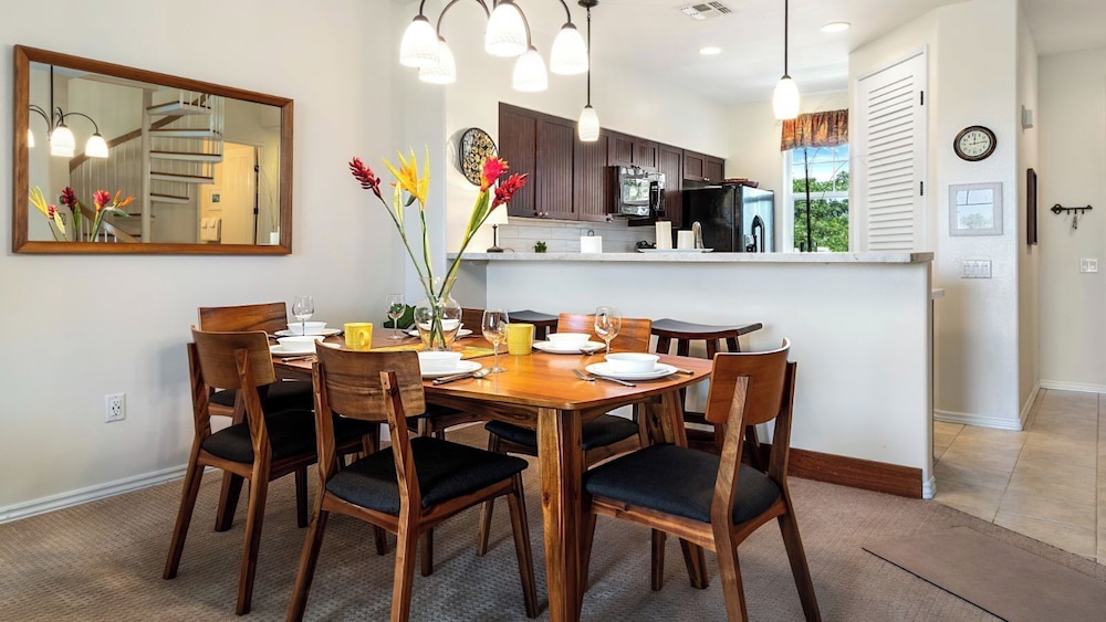 Top-floor Condo w/ Golf and Mountain Views - Pool, Gym, Wifi - Vrkcv