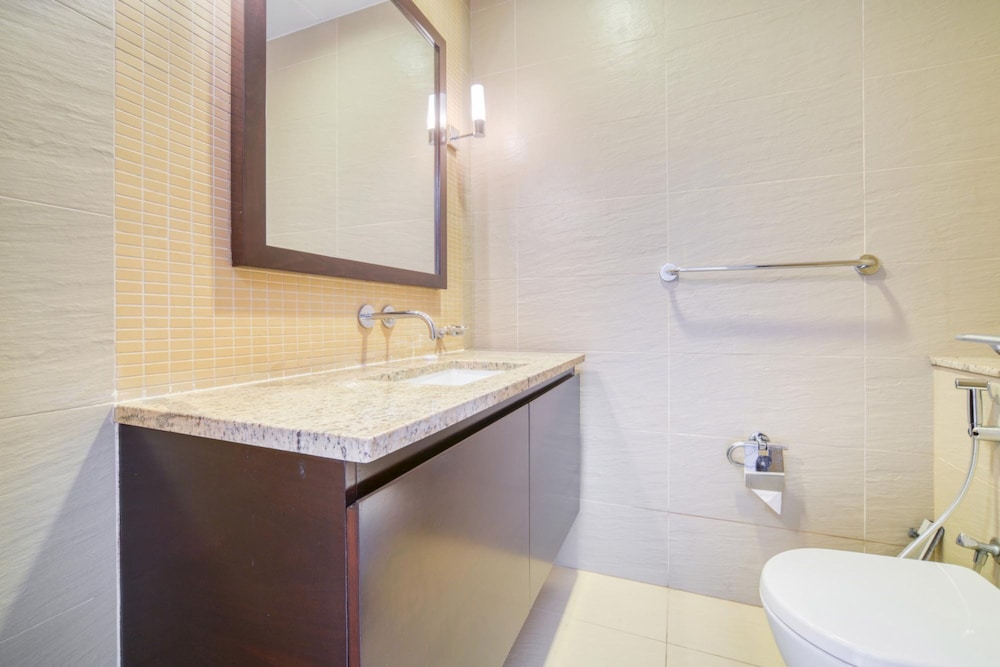 Waterfront Sea View Apt w Wow Factor on The Palm