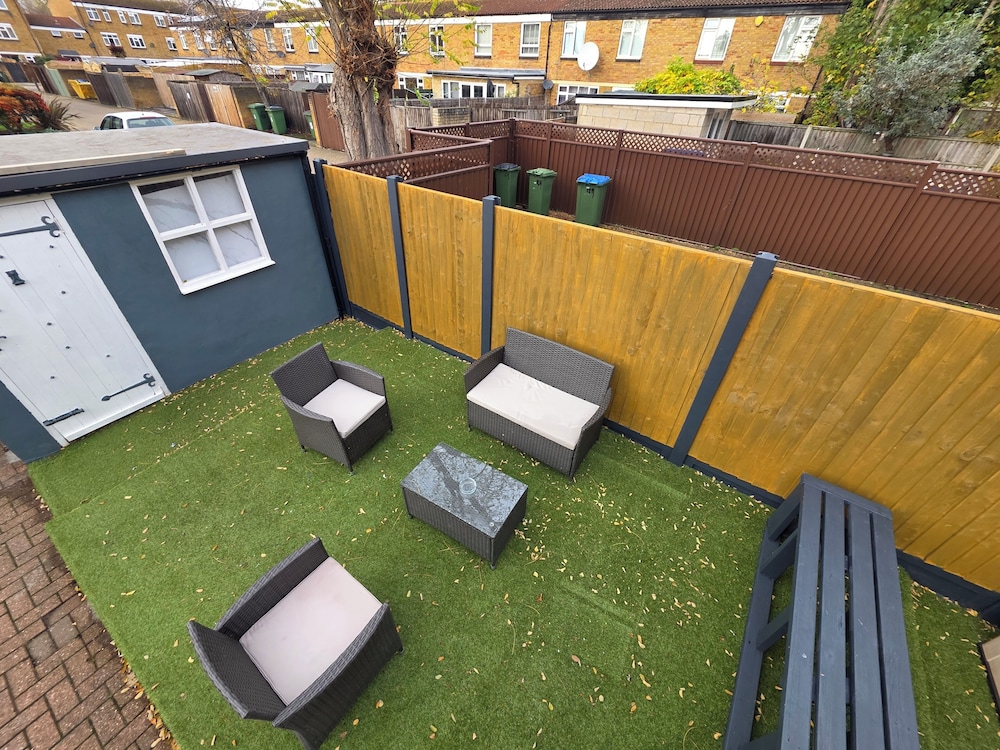 Charming 2 Bedroom Luxurious Home in Thamesmead South East London
