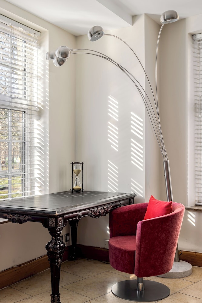 Park Lane 4-bed Mayfair Family House