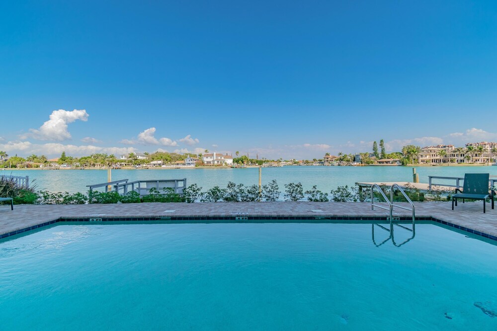 Oceana 204 East