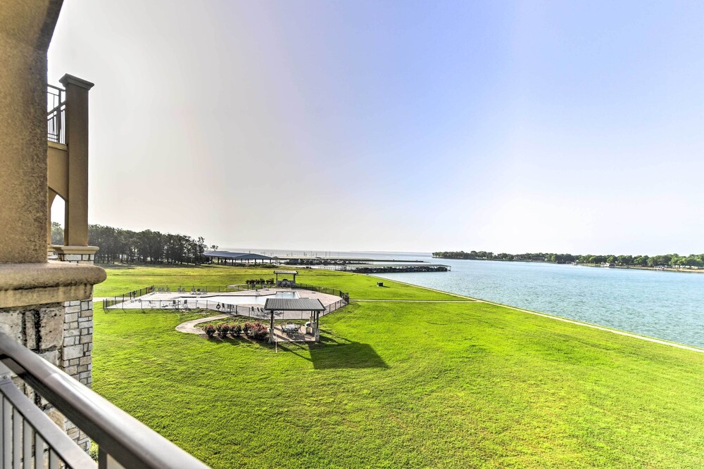 Lakefront Corsicana Condo: Pool & Private Balcony! view 4