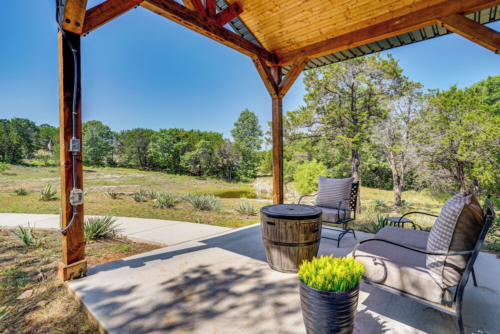 Recently Built Cabin w/ Pavilion in Granbury!