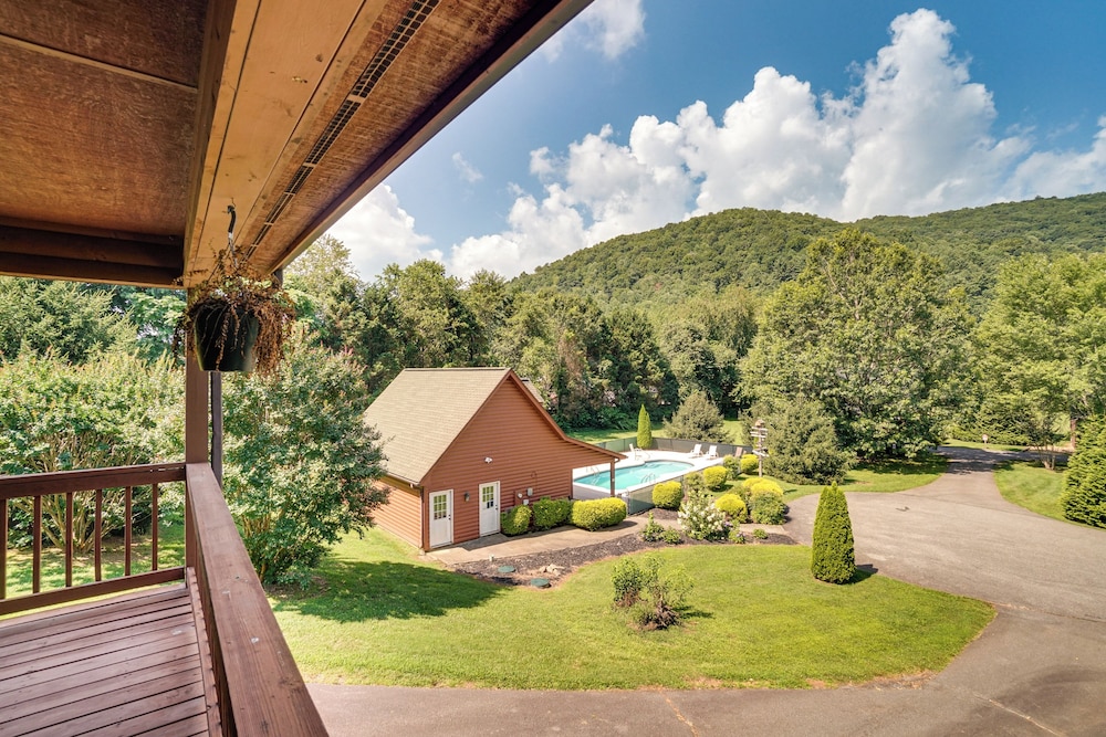Hiawassee Cabin < 10 Mi to Lake Chatuge!