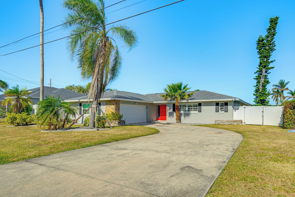 Dock + Patio w/ Canal View: Paradise in Cape Coral