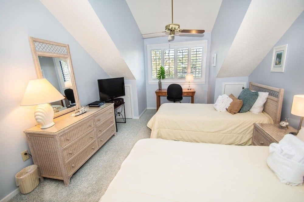 West Hyde Park 2e 2 Bedroom Condo