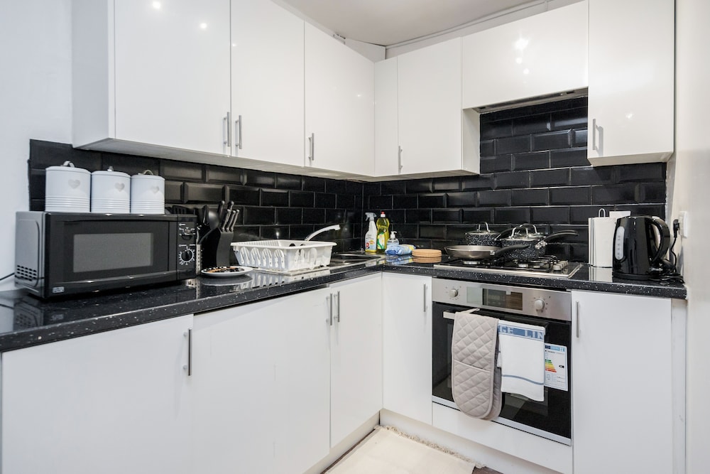 Charming 1-bed Basement Apartment in Lewisham