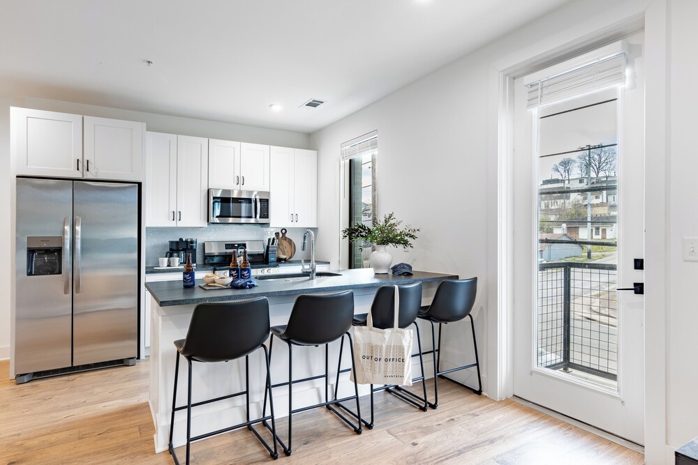 The Heights by AvantStay – Modern Condo Minutes from Broadway