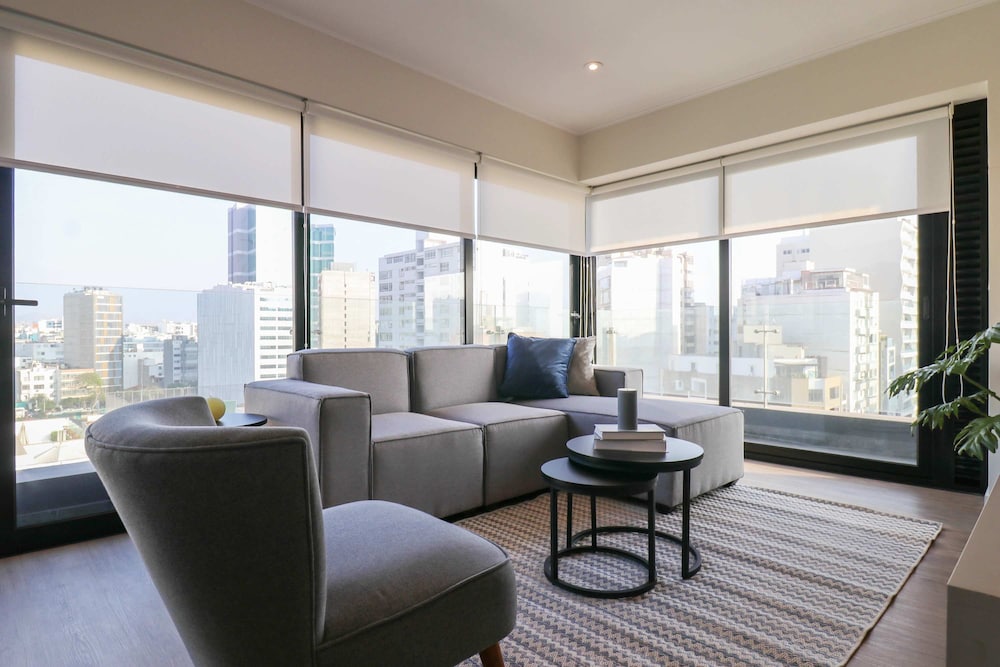 w Divine 3BR w Balcony Near Larcomar