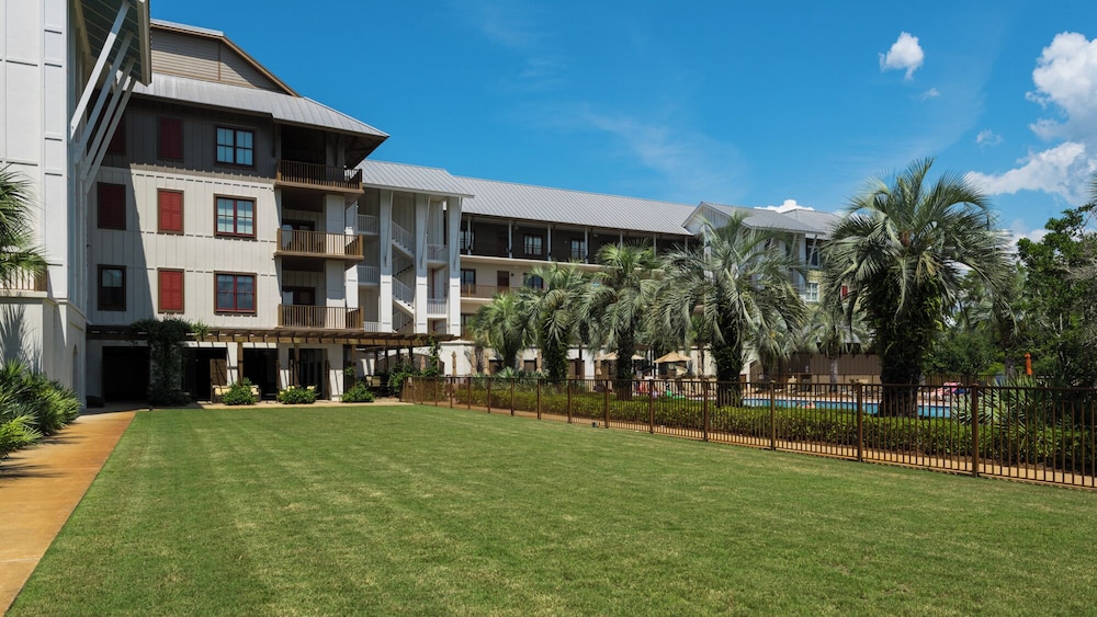 Coastal 3BR Condo With Pool & Shuttle : Snowbird Friendly!