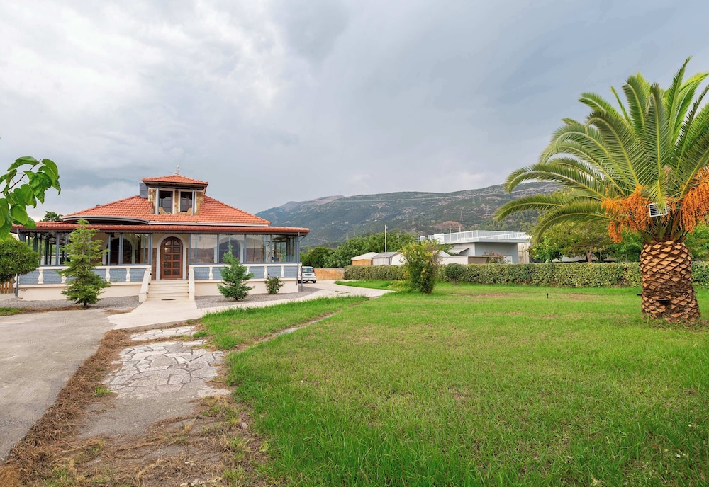 Villa Psani Beachfront Escape With Garden