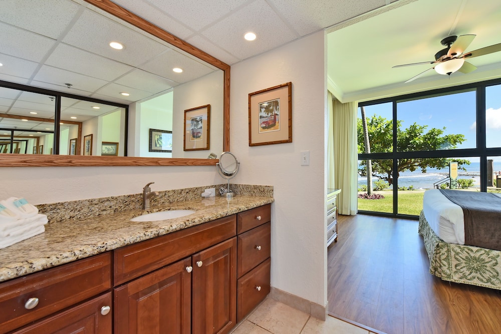 Kaanapali Shores #160 2 Bedroom Condo by RedAwning
