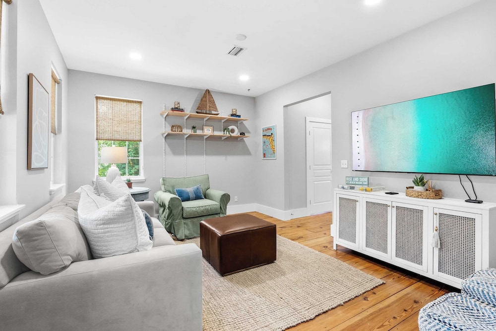 Bayou Bungalow by Avantstay Walk to Boat Ramp & Bay Private Yard