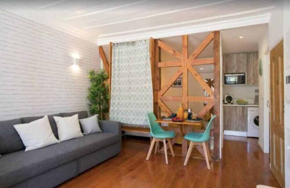 Sunny Photographer's Studio w Balcony in Alcântara view 2