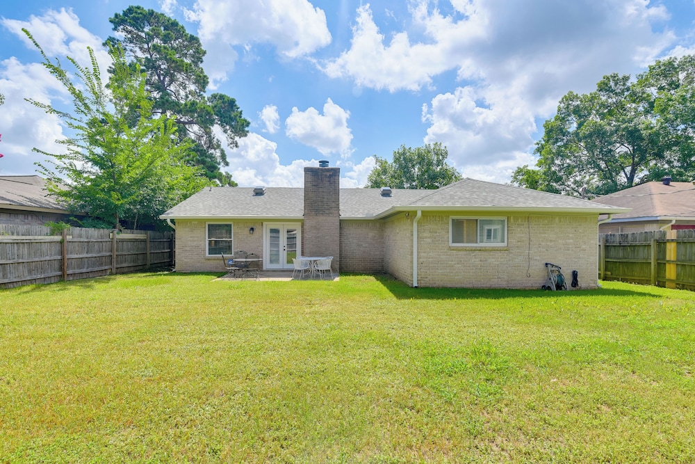 Golf & Get Outside - Family Home in Houston!