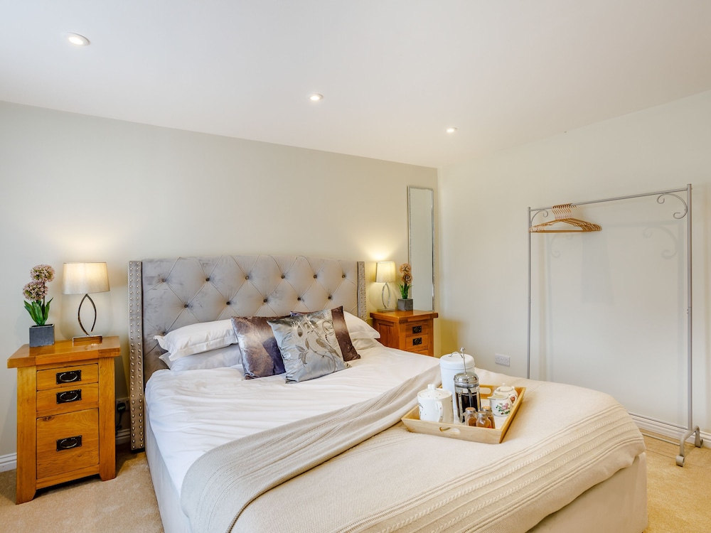 Toppesfield Hall Luxury Cottage With Hot Tub view 5