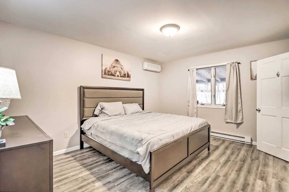 Cozy Poconos Escape: Pool Access & Pet-friendly! view 5