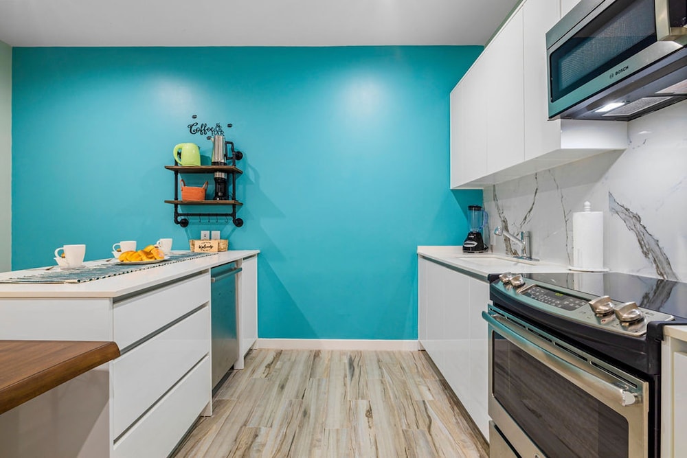 Oceanside Luxury The Cove Palm Beach 2BR 2 5BA