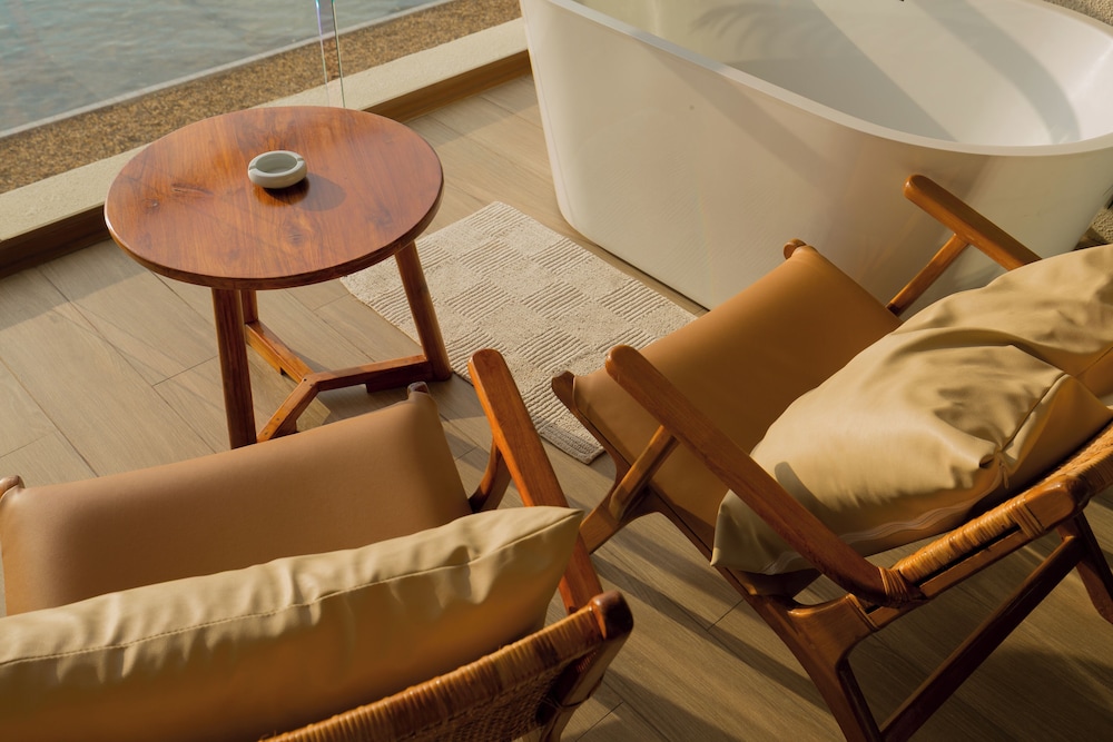 Tasana Bar and Luxury resort