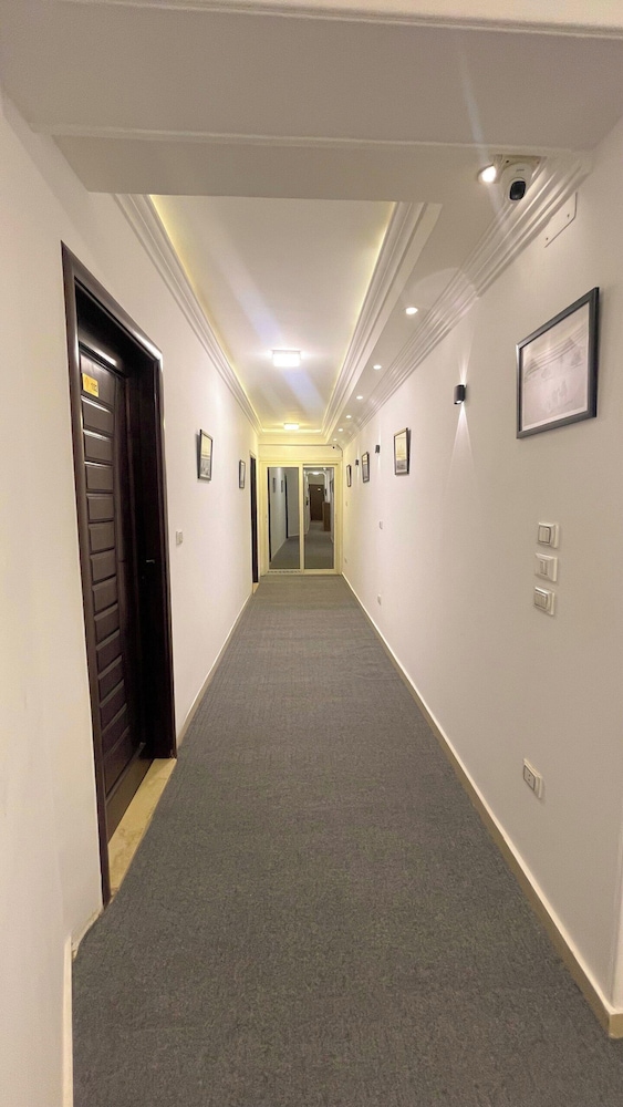 Pearl pyramids Inn