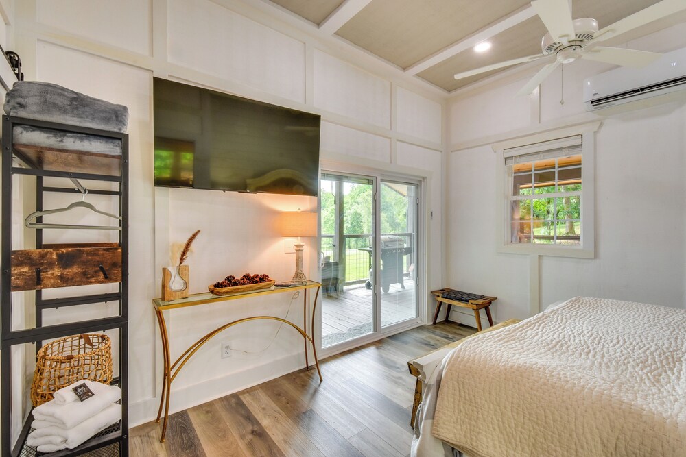 6 Mi to Helen: Romantic Georgia Cottage Hideaway!