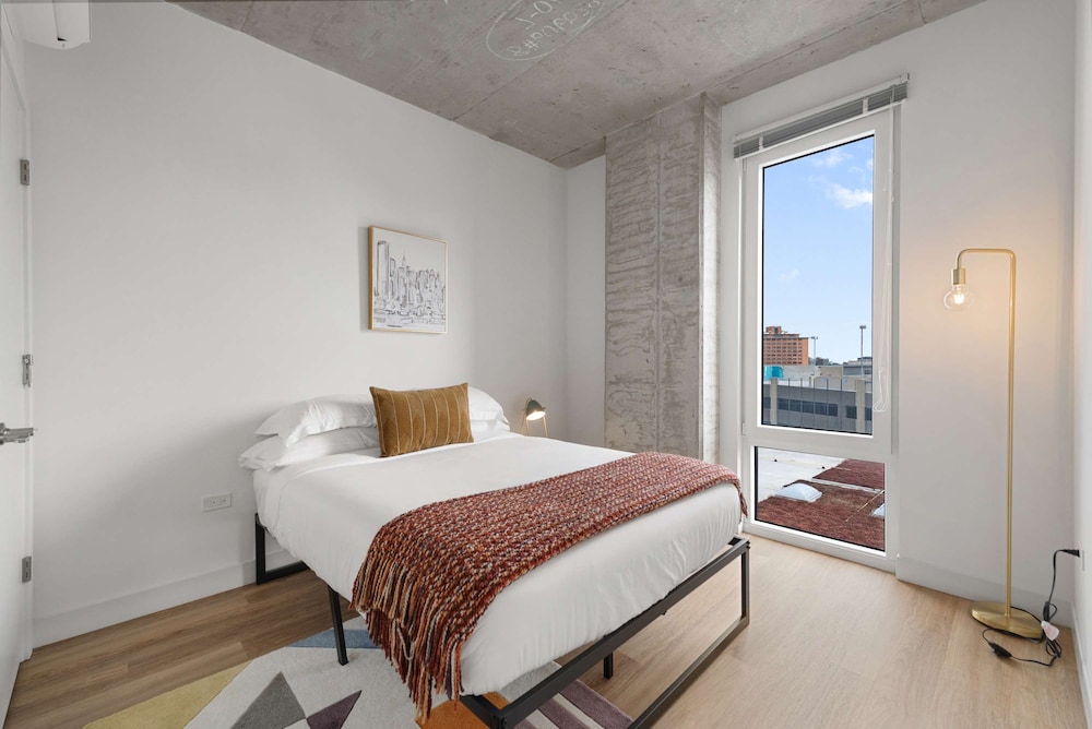 4BR Group Retreat Near Lincoln Park