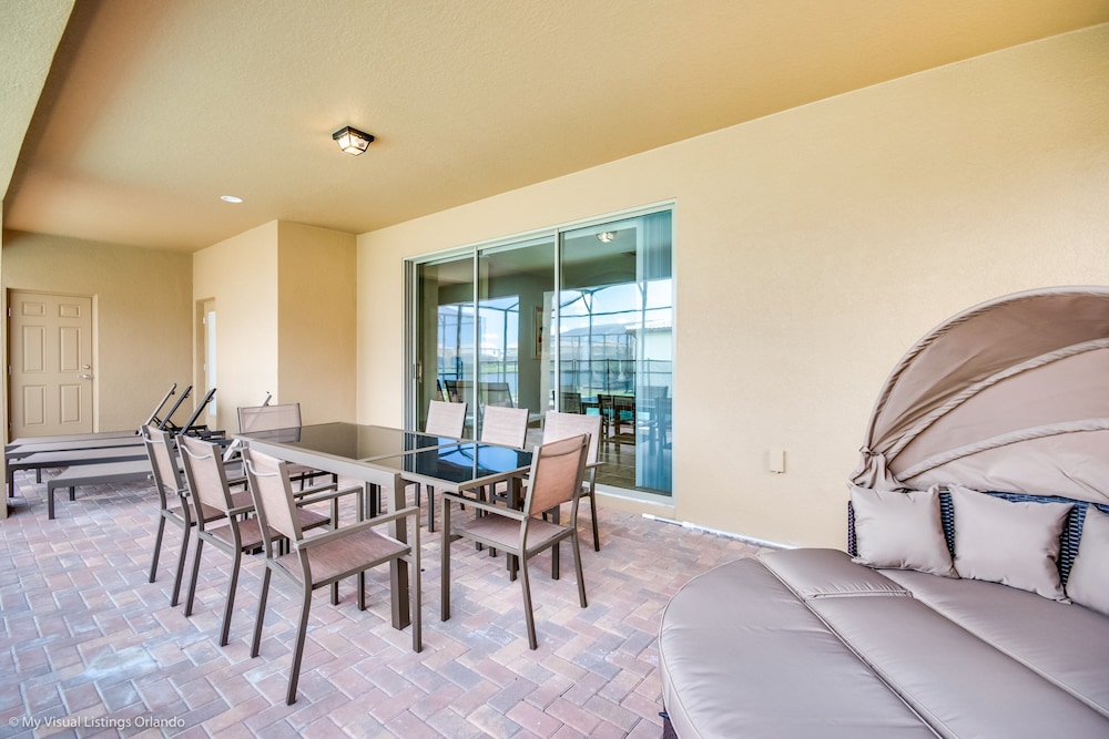 Beautiful 8 Bed Villa Pool & Spa - Image 1