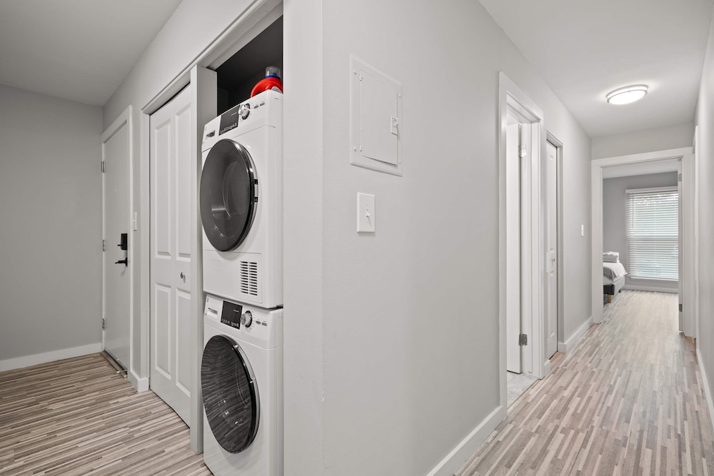 Family Friendly 2BR 2BA in the City