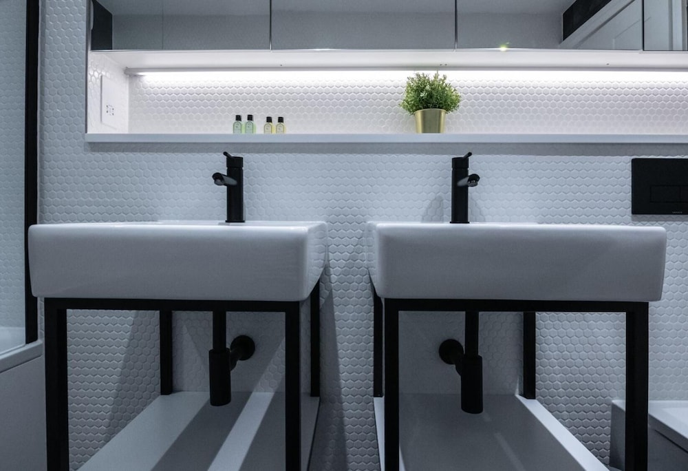 Royal Kensington Penthouse IX- 3 bed