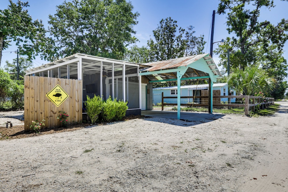 Walk to Pier & River: Dtwn Steinhatchee Escape!