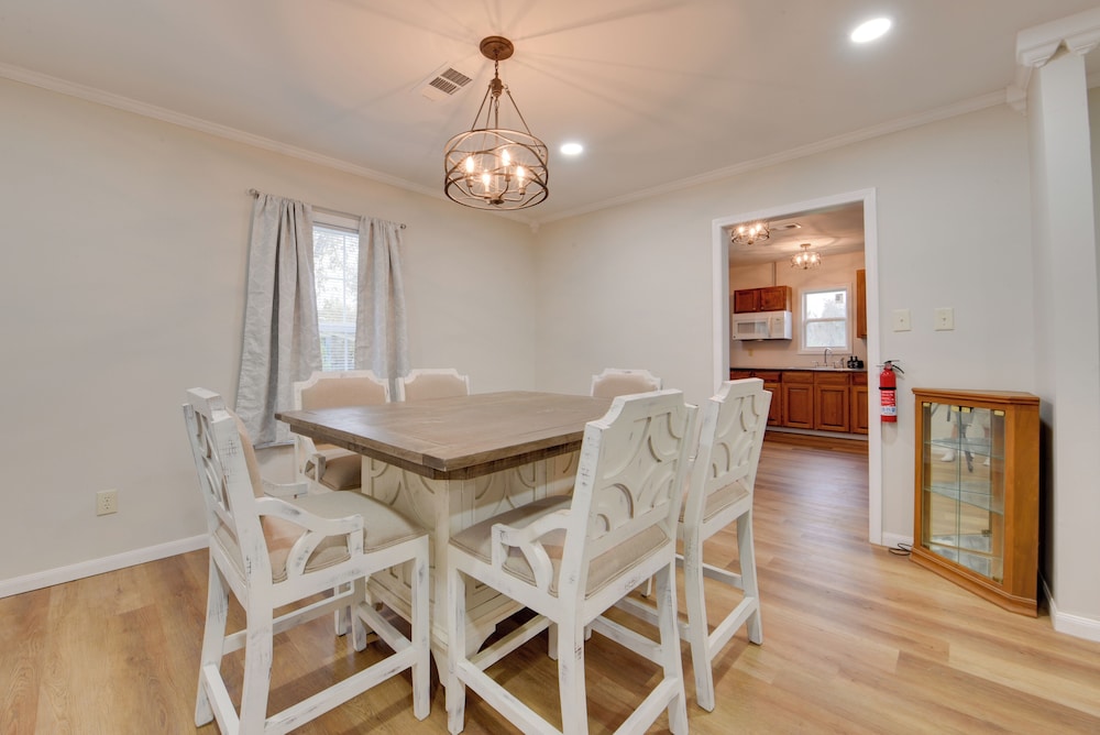 Walking Distance to Casino: Home in Westlake!
